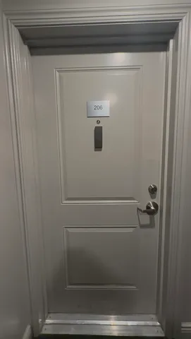 a view of empty room with window