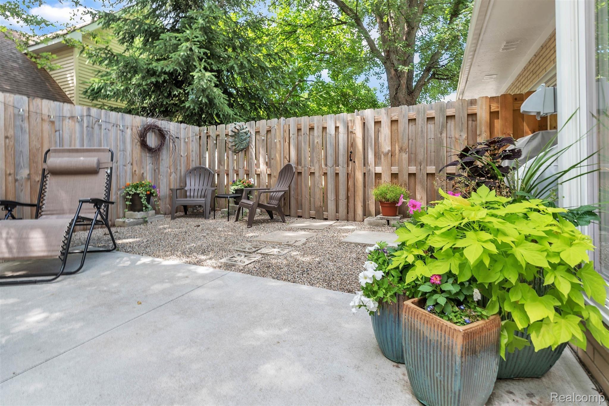 603 Hickory Street Fenton, MI 48430 - Photo 41 of 50 51-603 Hickory St -WindowStill-Real.jpg