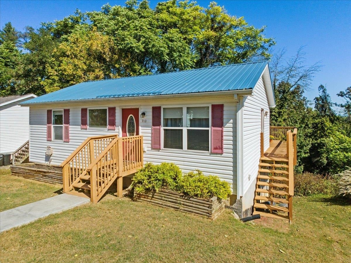 910 Gilbert Street Radford, VA 24141 - Photo 44 of 65 Gallery Image 44