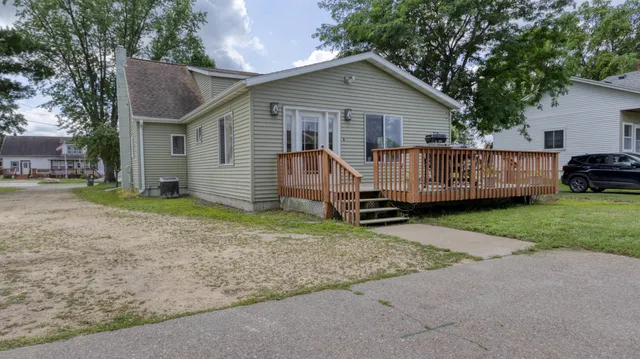 $198,900 | 612 East Broadway Street, Blair, WI 54616