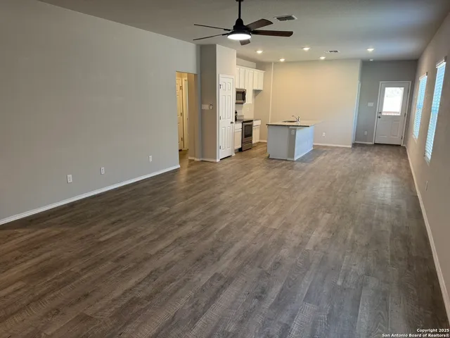 $1,675 | 3439 RedBud Grove, San Antonio, TX 78264