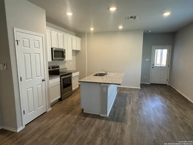 $1,675 | 3439 RedBud Grove, San Antonio, TX 78264