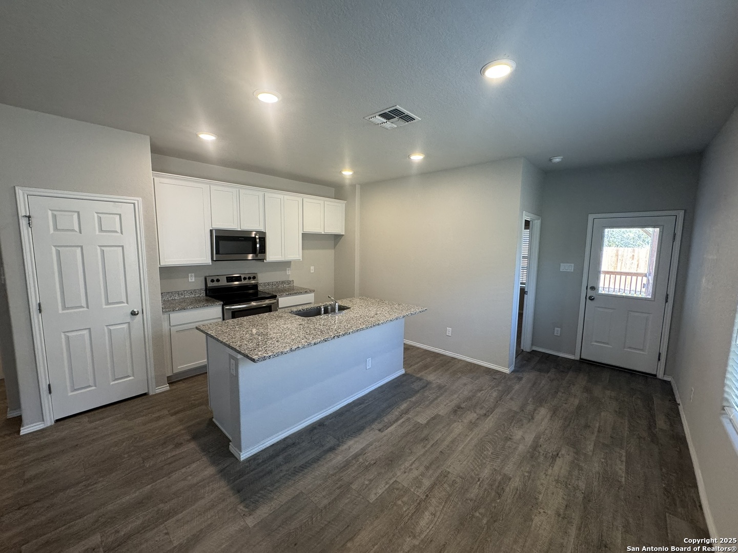 3439 RedBud Grove San Antonio, TX 78264 - Photo 5 of 18