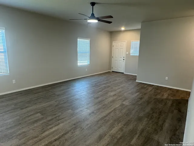 $1,675 | 3439 RedBud Grove, San Antonio, TX 78264