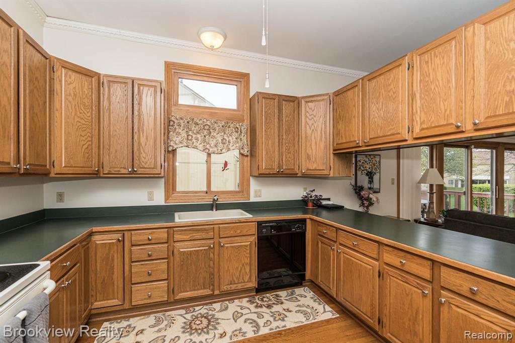 2255 Crystal Drive Rochester Hills, MI 48309 - Photo 5 of 29