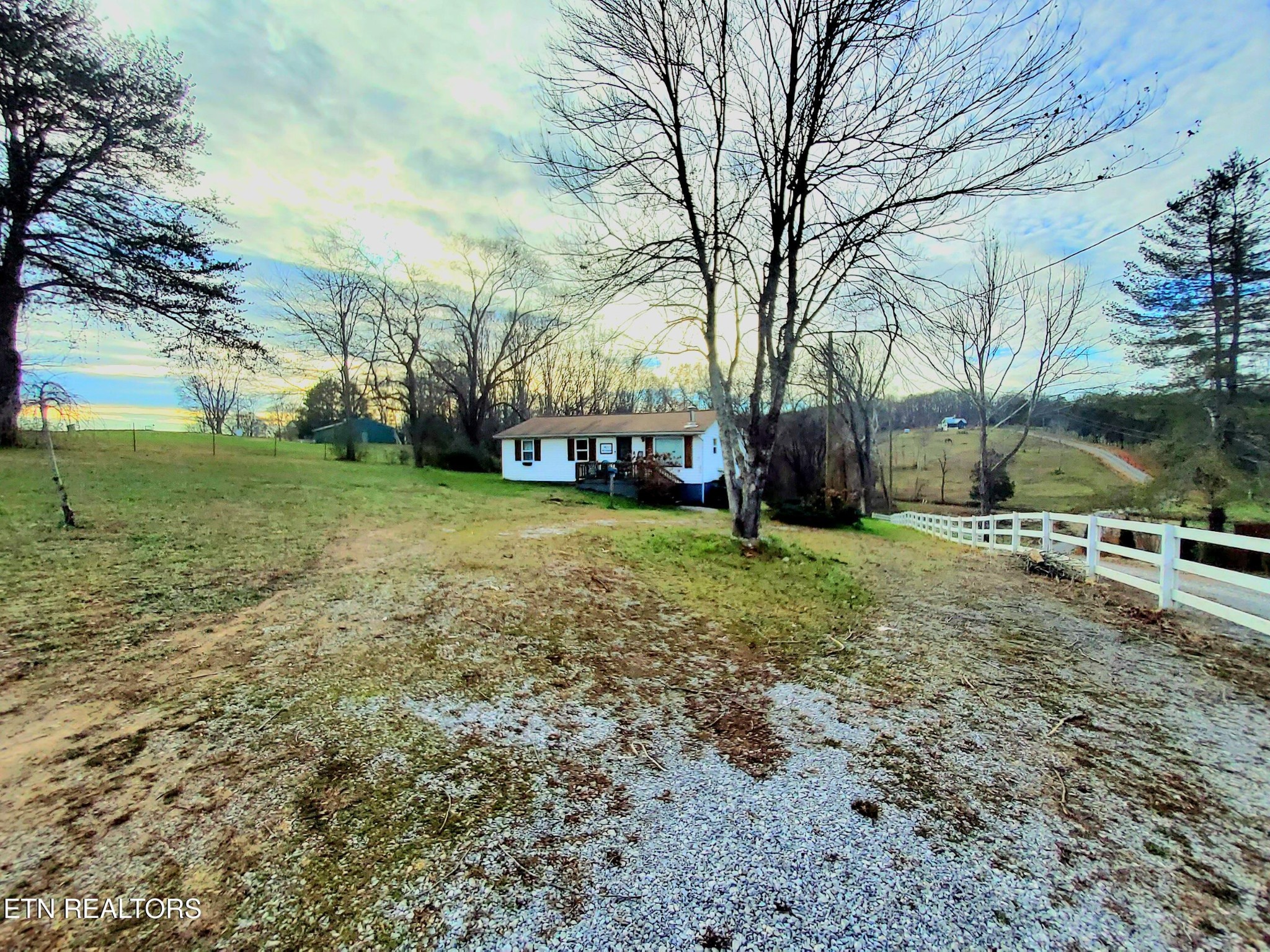 1471 Harold Patterson Road Dandridge, TN 37725 - Photo 5 of 31 Gallery Image 5