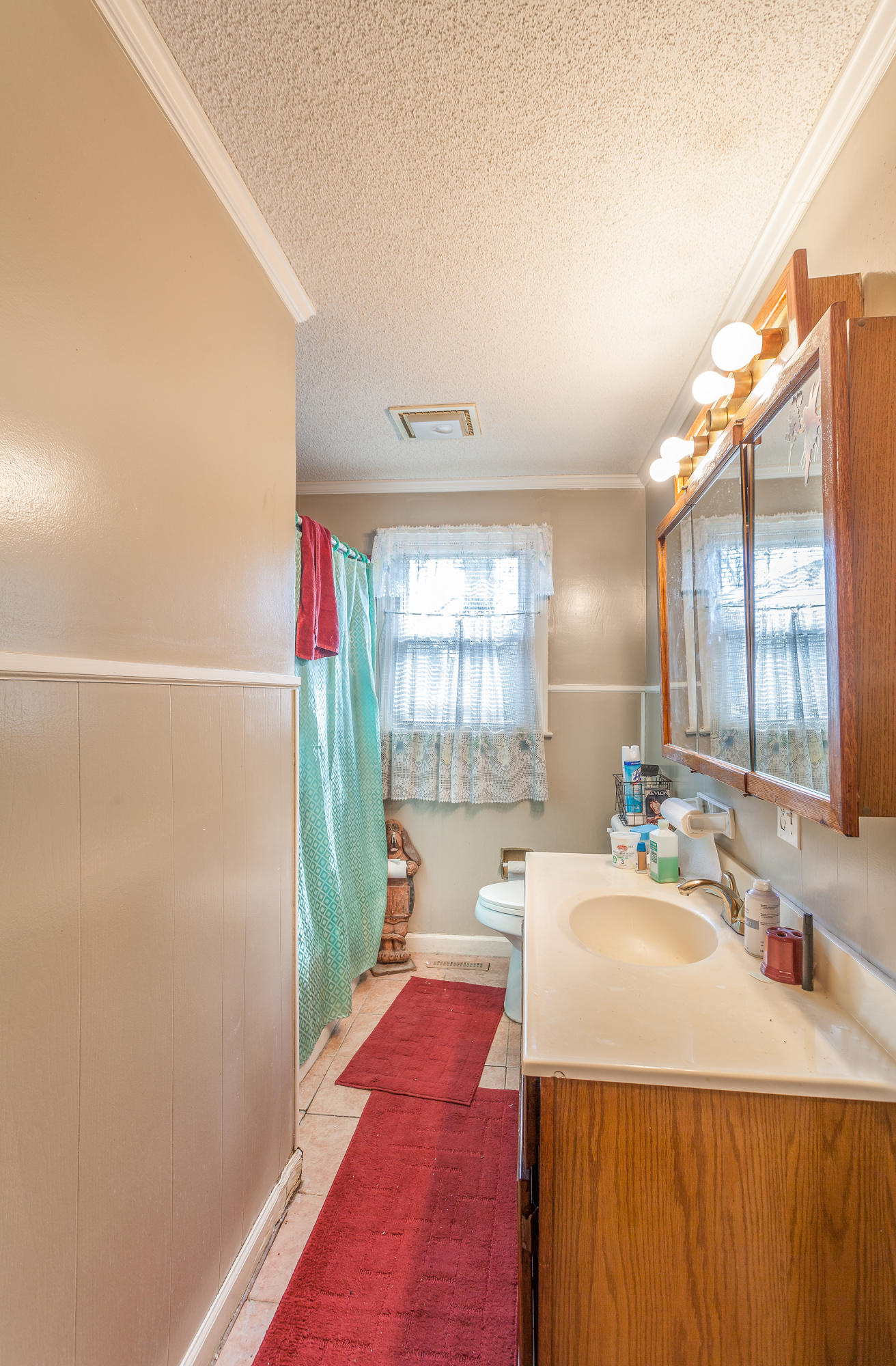 942 Talley Road Chattanooga, TN 37411 - Photo 8 of 11 Bathroom
