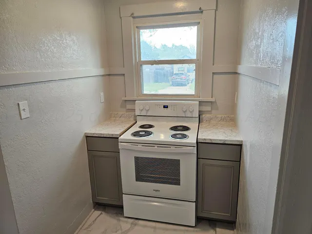 a view of washer and dryer in a room