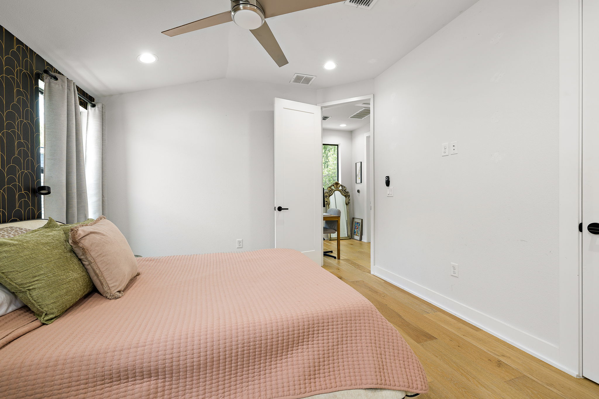 408 West Odell Street, Unit 2 Austin, TX 78752 - Photo 14 of 20