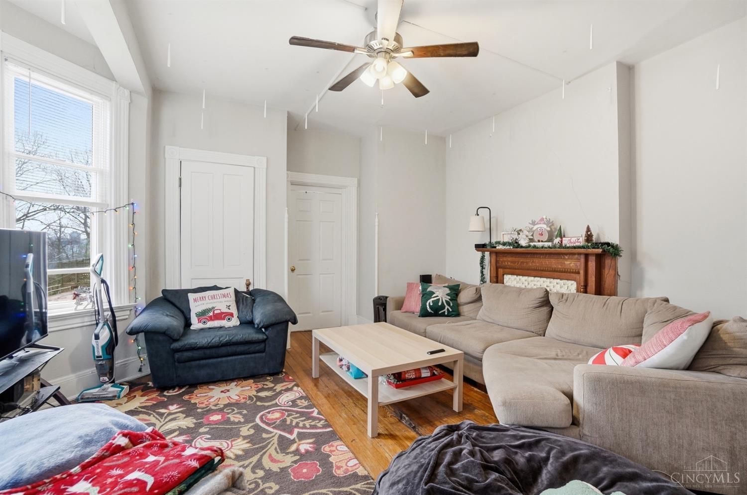 46 Graham Street Cincinnati, OH 45219 - Photo 7 of 22 Second floor large great room.