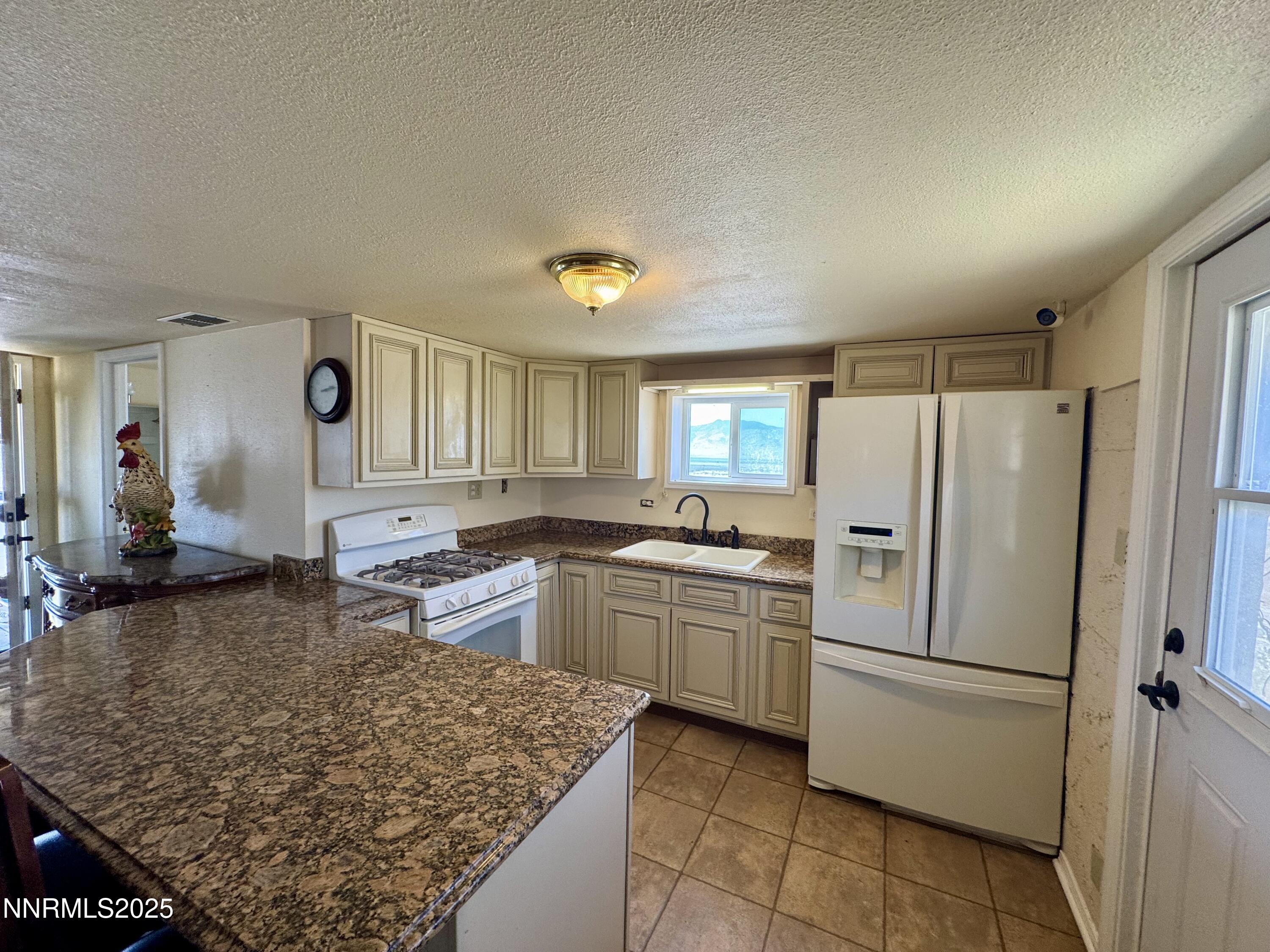 13995 Grass Valley Road Winnemucca, NV 89445 - Photo 4 of 21 IMG_7646