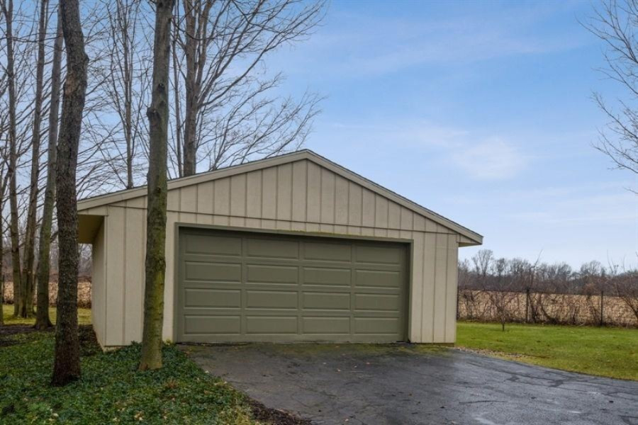 4028 Ravina Terrace St. Joseph, MI 49085 - Photo 17 of 18 17_4028RavinaTer_35_Garage_LowRes