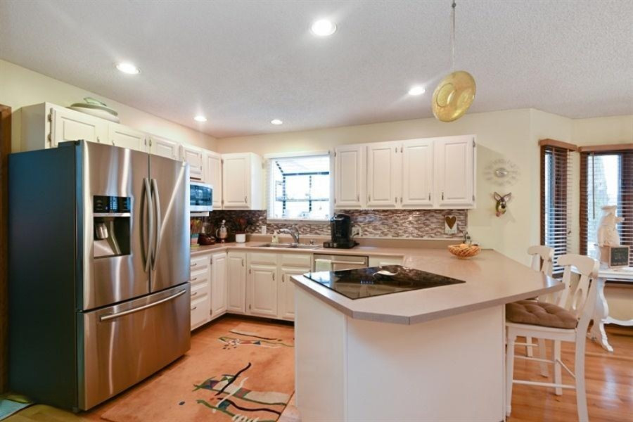 4028 Ravina Terrace St. Joseph, MI 49085 - Photo 4 of 18 04_4028RavinaTer_5_Kitchen_LowRes