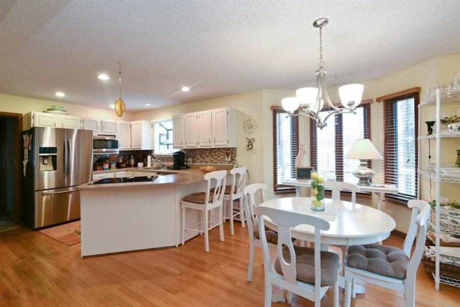 4028 Ravina Terrace St. Joseph, MI 49085 - Photo 6 of 18 06_4028RavinaTer_92001_KitchenDining_Low