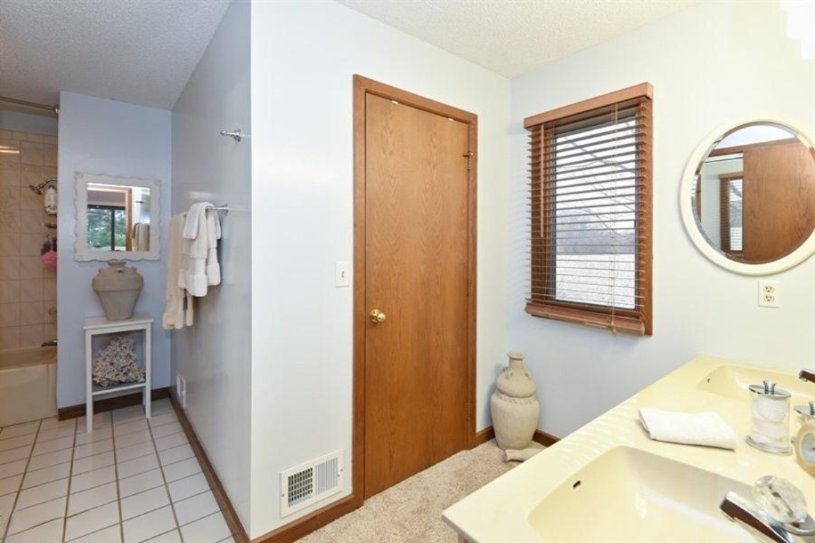 4028 Ravina Terrace St. Joseph, MI 49085 - Photo 9 of 18 09_4028RavinaTer_13_MasterBathroom_LowRe