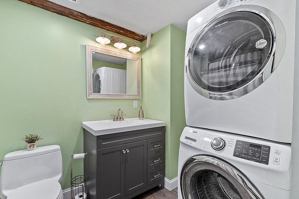 230 7 Bridge Road Lancaster, MA 01523 - Photo 21 of 33 a bathroom with a toilet and a sink