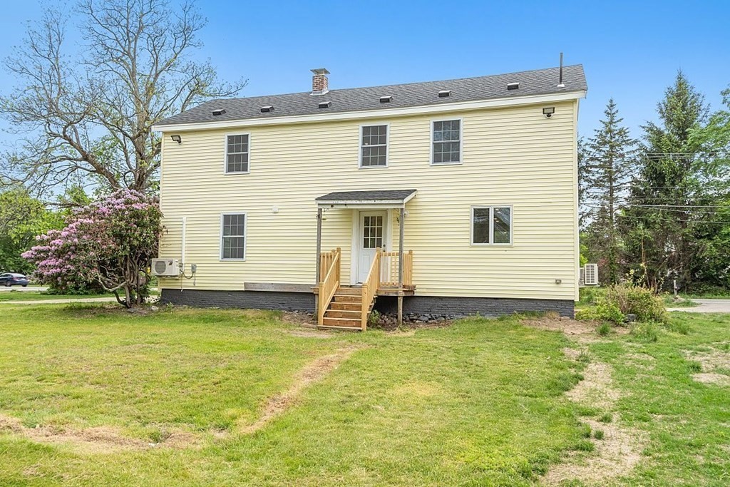 230 7 Bridge Road Lancaster, MA 01523 - Photo 4 of 33 a front view of a house with yard
