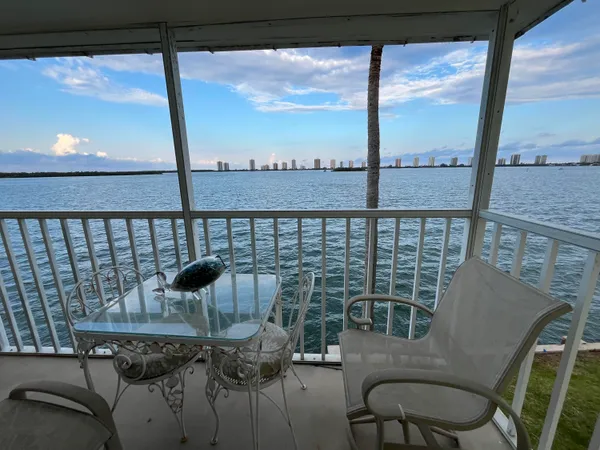 $149,900 | 101 Doolen Court, Unit 305, North Palm Beach, FL 33408