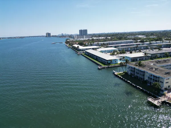 $149,900 | 101 Doolen Court, Unit 305, North Palm Beach, FL 33408