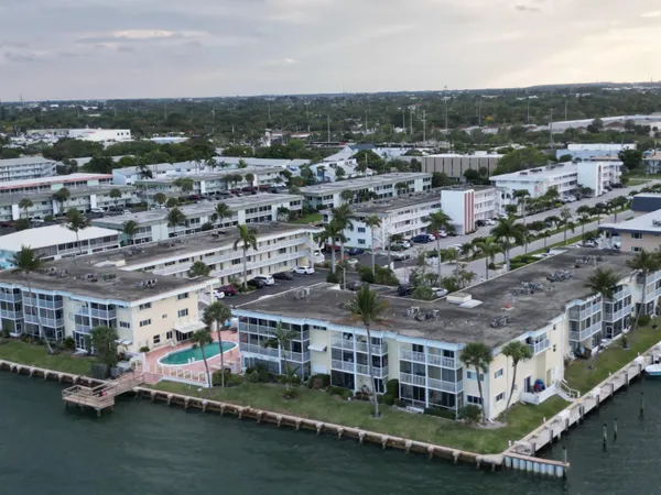 $149,900 | 101 Doolen Court, Unit 305, North Palm Beach, FL 33408