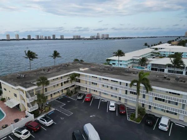 $149,900 | 101 Doolen Court, Unit 305, North Palm Beach, FL 33408