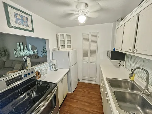 $149,900 | 101 Doolen Court, Unit 305, North Palm Beach, FL 33408