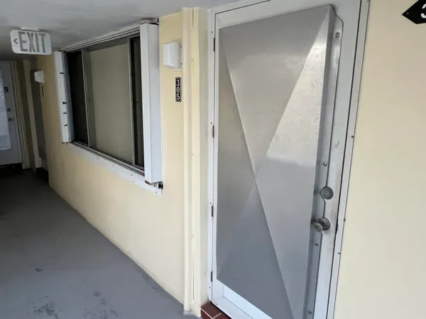 $149,900 | 101 Doolen Court, Unit 305, North Palm Beach, FL 33408