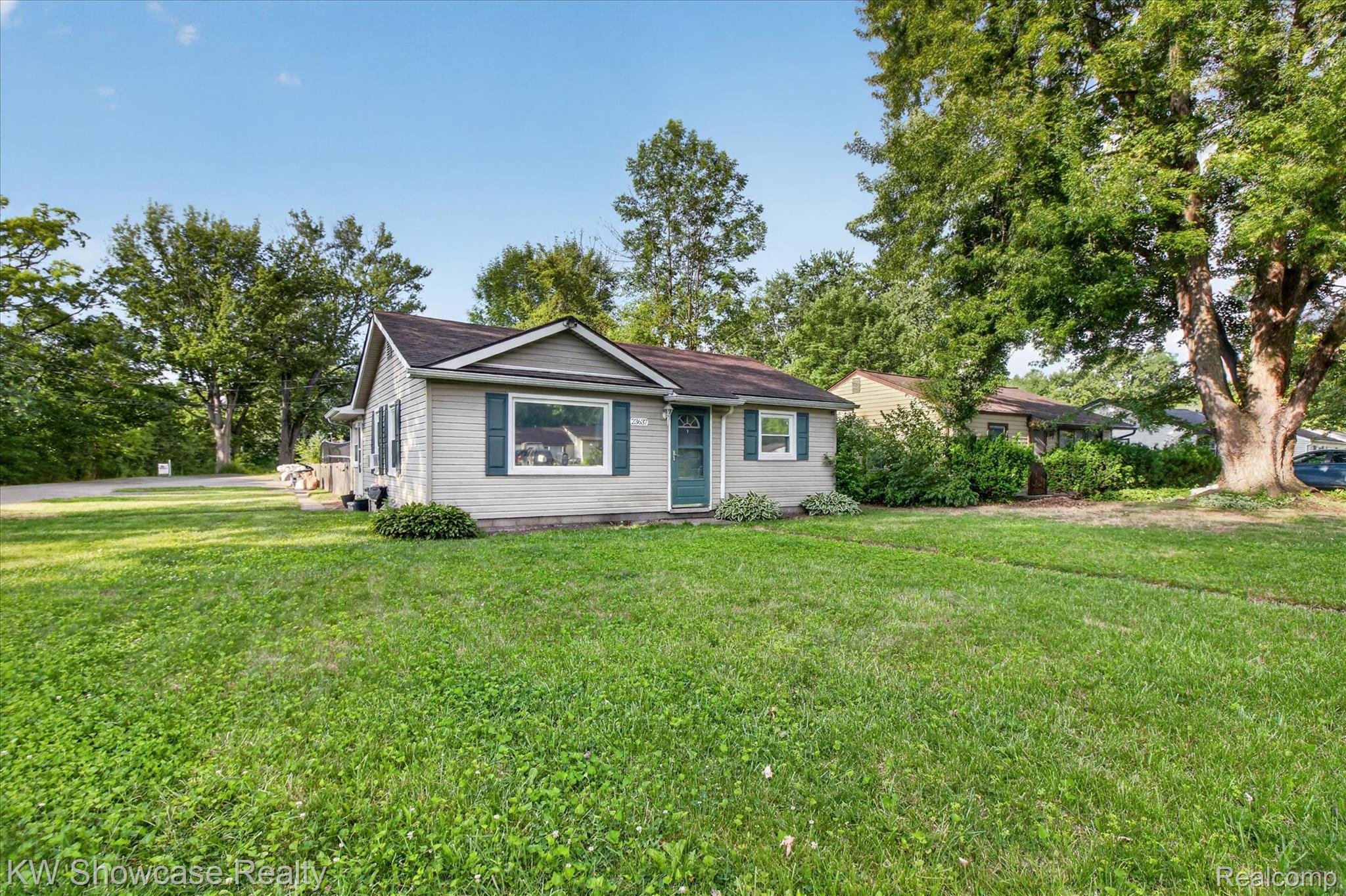 23637 Superior Road Taylor, MI 48180 - Photo 2 of 33 02-23637-Superior Rd-WindowStill.jpg
