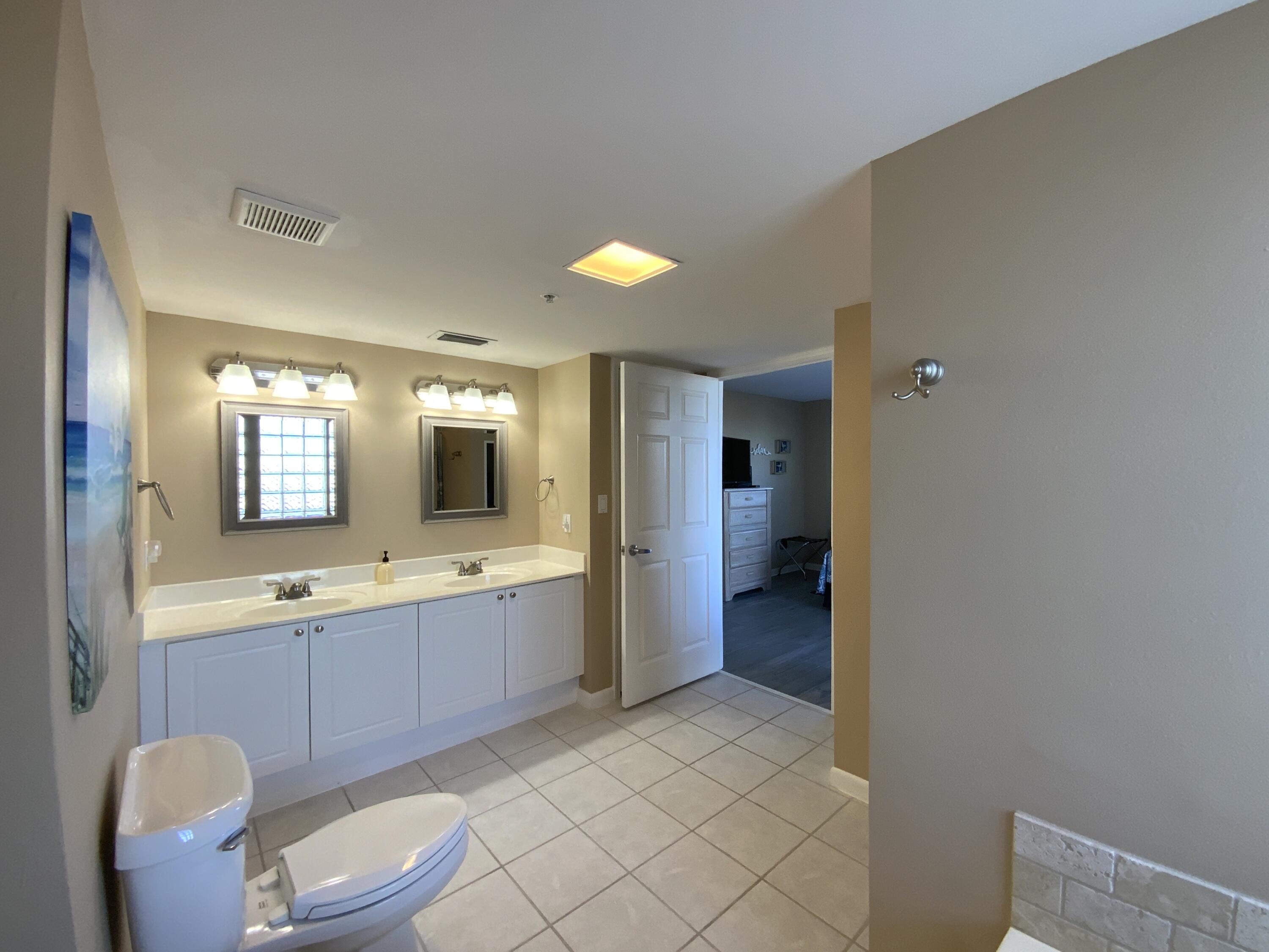 670 Santa Rosa Boulevard, Unit 503 Fort Walton Beach, FL 32548 - Photo 27 of 44 a large bathroom with a large tub and sink