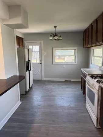 $308,000 | 105 Pearl Avenue, Willow Springs, IL 60480