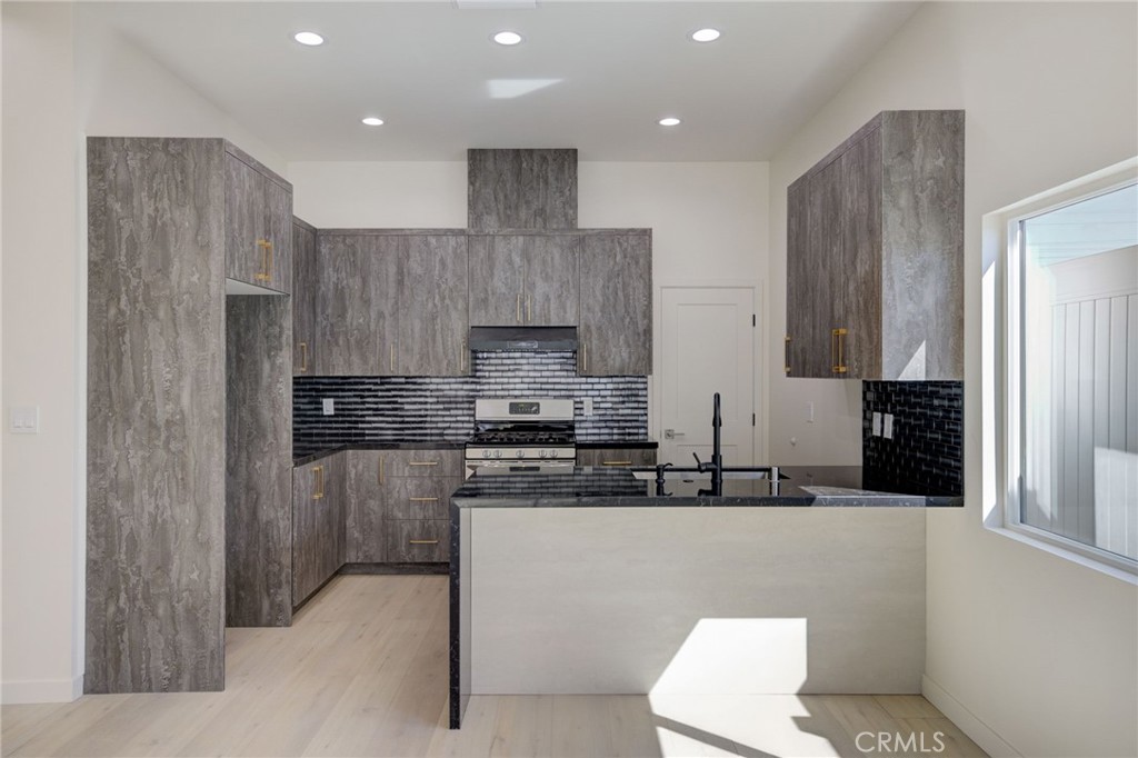 10922 Garden Grove Avenue Porter Ranch, CA 91326 - Photo 6 of 15