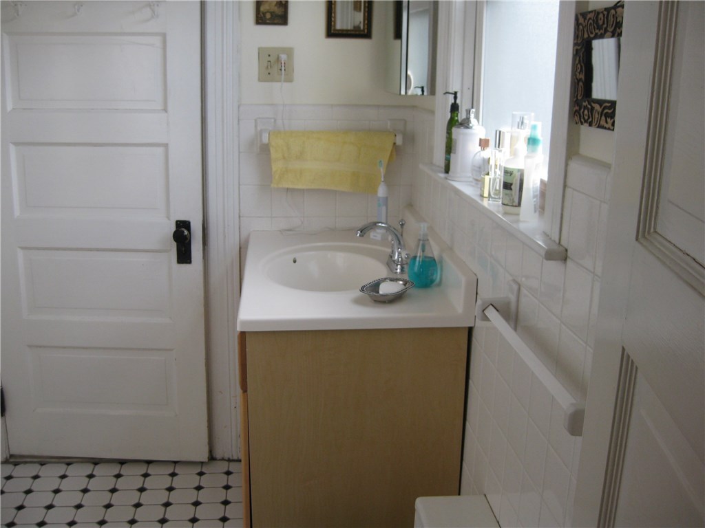 55 Windsor Road, Unit 2 Cranston, RI 02905 - Photo 33 of 35