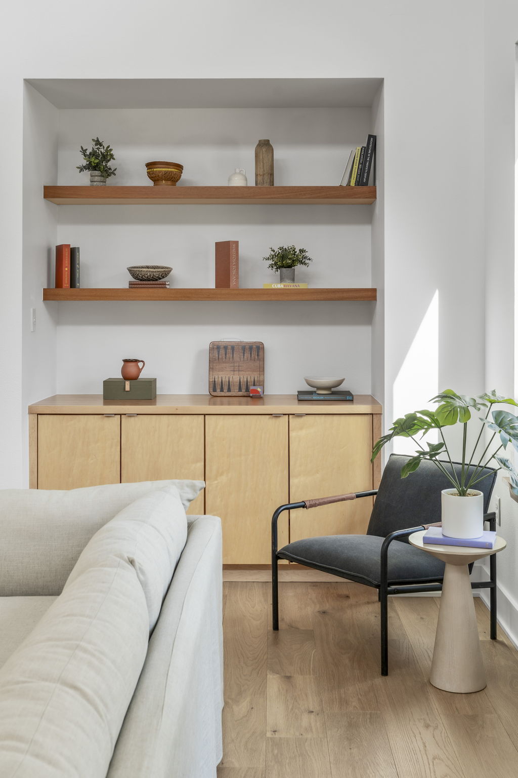 4602 Rue Street Austin, TX 78731 - Photo 11 of 39 a living room with a book shelf