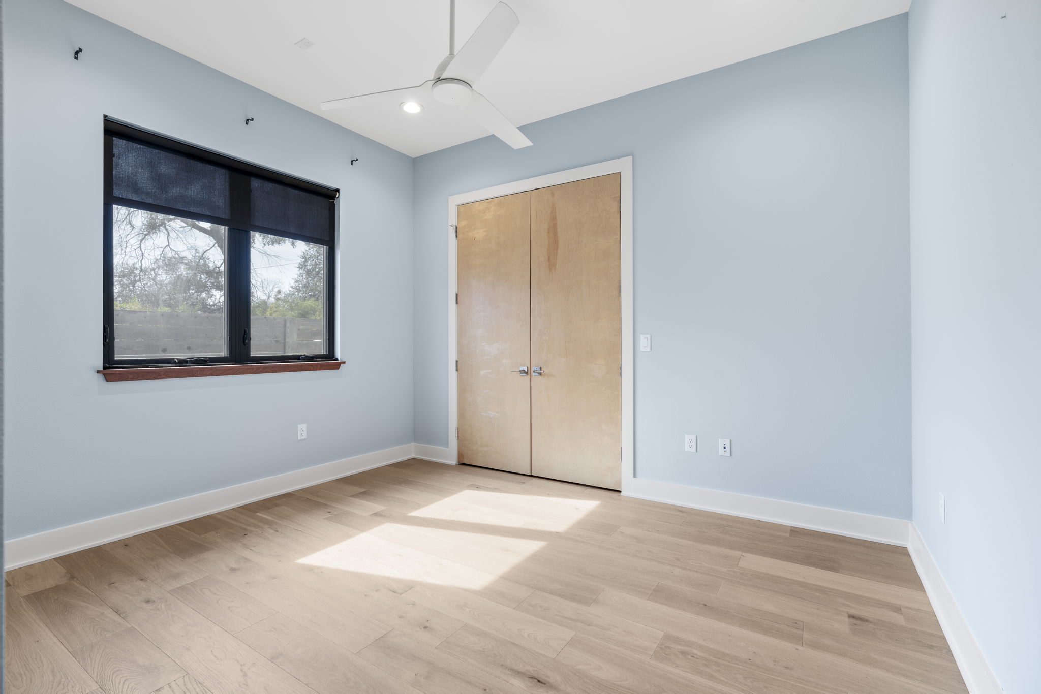 4602 Rue Street Austin, TX 78731 - Photo 31 of 39 an empty room with windows and closet