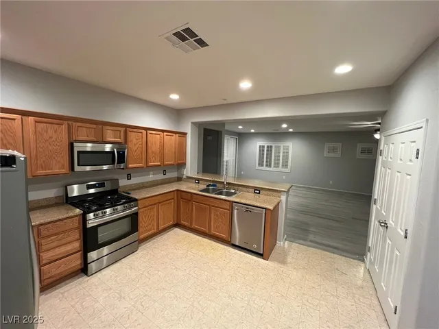 $2,350 | 2668 Dirleton Place, Henderson, NV 89044