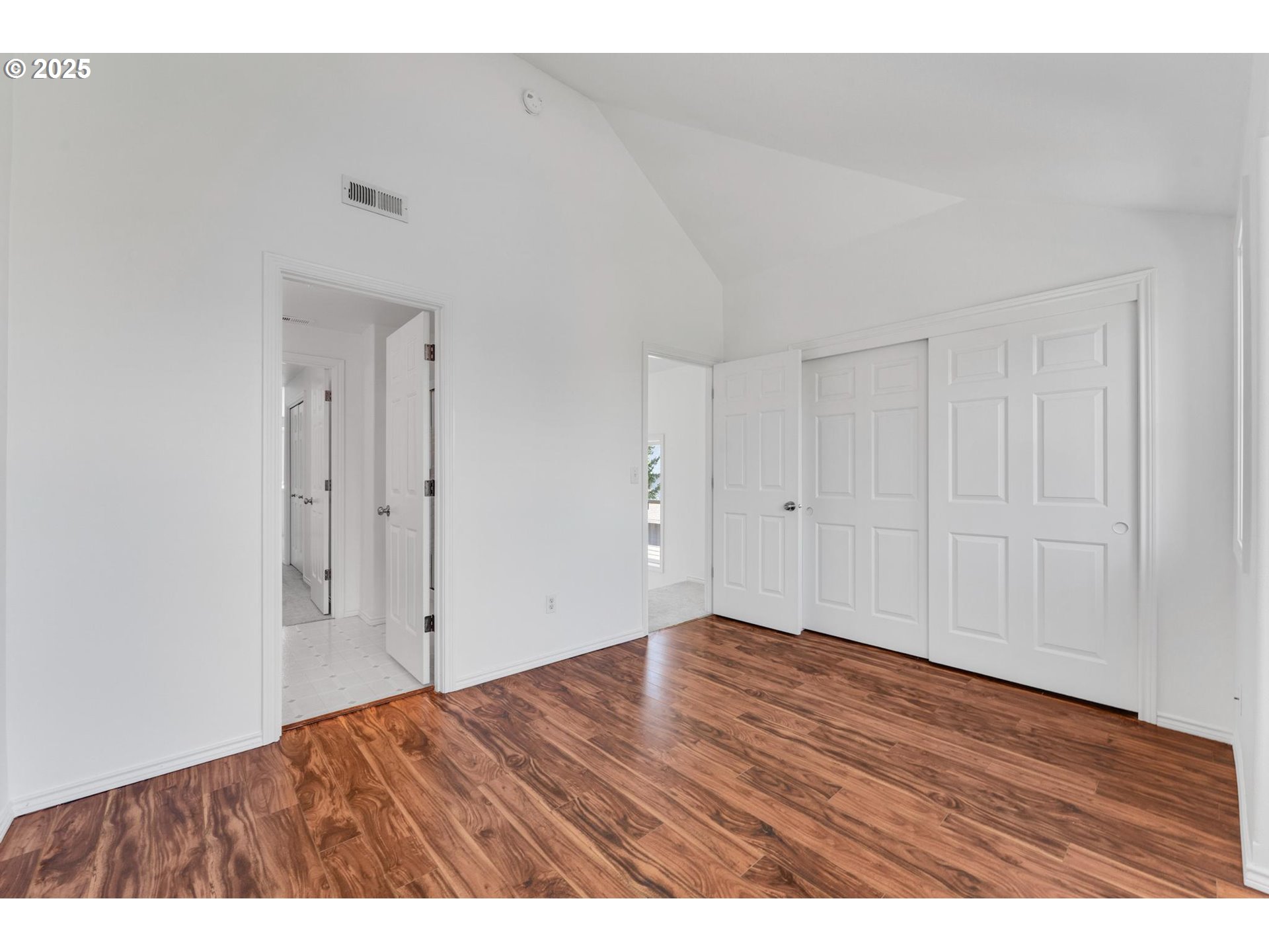 4815 Southwest 1st Avenue Portland, OR 97239 - Photo 22 of 43 a view of an empty room