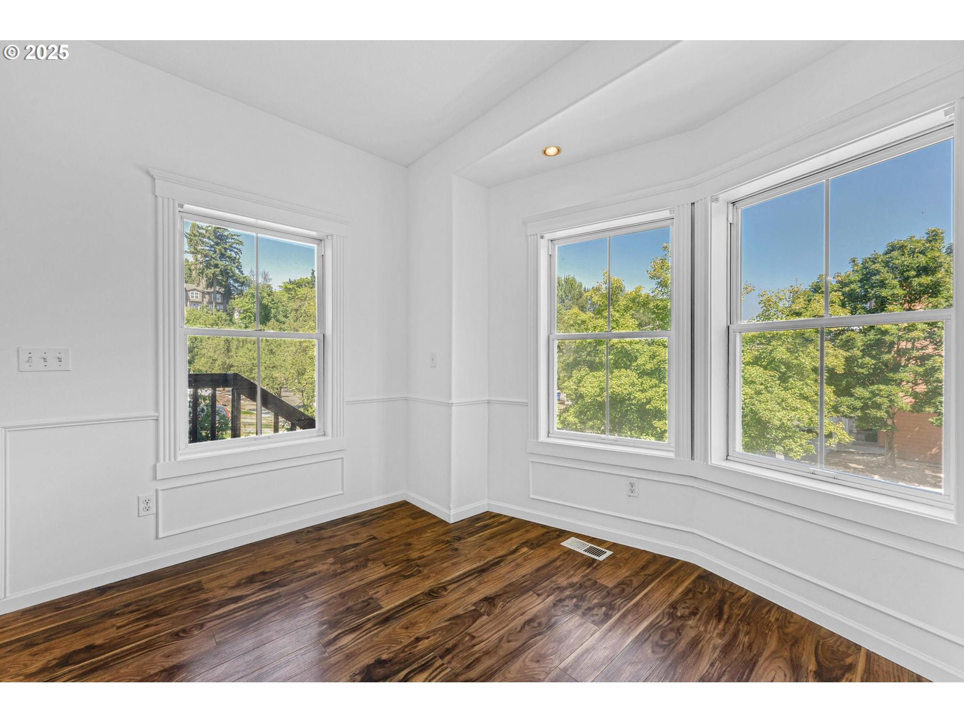 4815 Southwest 1st Avenue Portland, OR 97239 - Photo 5 of 43 a view of an empty room and window