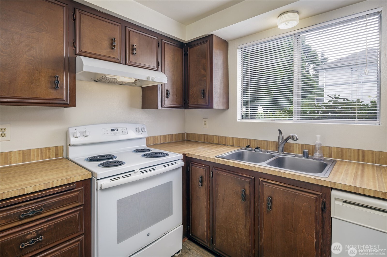 6321 Broadway Everett, WA 98203 - Photo 6 of 15