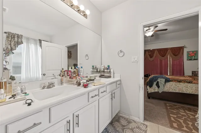 a en suite bathroom with a double vanity sink and a mirror