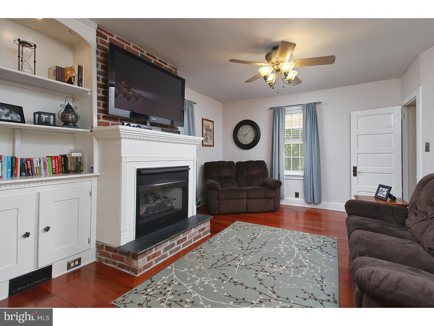 25 Dealtown Road Elmer, NJ 08318 - Photo 7 of 20 Living Room
