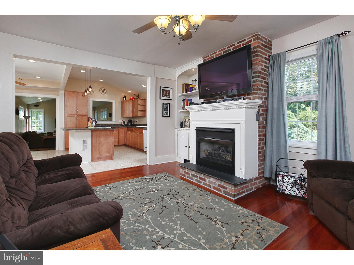 25 Dealtown Road Elmer, NJ 08318 - Photo 8 of 20 Living Room