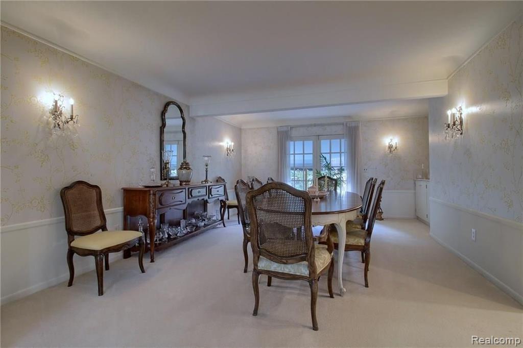 659 North Rosedale Court Grosse Pointe Woods, MI 48236 - Photo 6 of 36