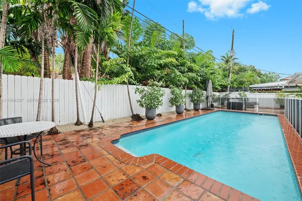 $19,500 | 200 West Mashta Drive, Key Biscayne, FL 33149