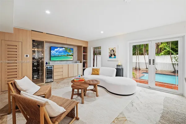 $19,500 | 200 West Mashta Drive, Key Biscayne, FL 33149