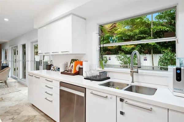 $19,500 | 200 West Mashta Drive, Key Biscayne, FL 33149