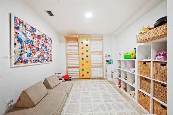 $19,500 | 200 West Mashta Drive, Key Biscayne, FL 33149