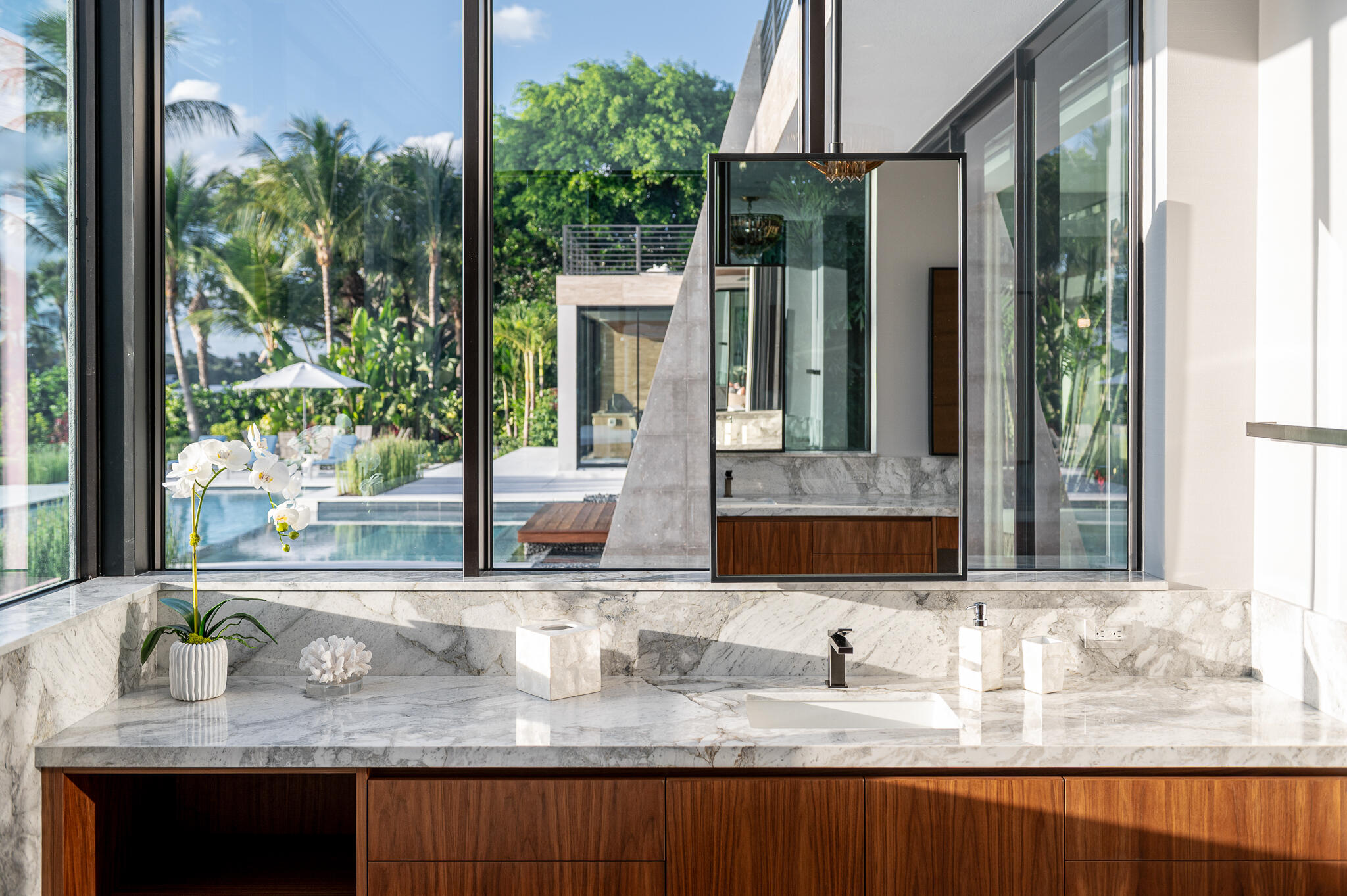 488 South Beach Road Jupiter Island, FL 33455 - Photo 29 of 54 a bathroom with granite countertop a sink and a mirror