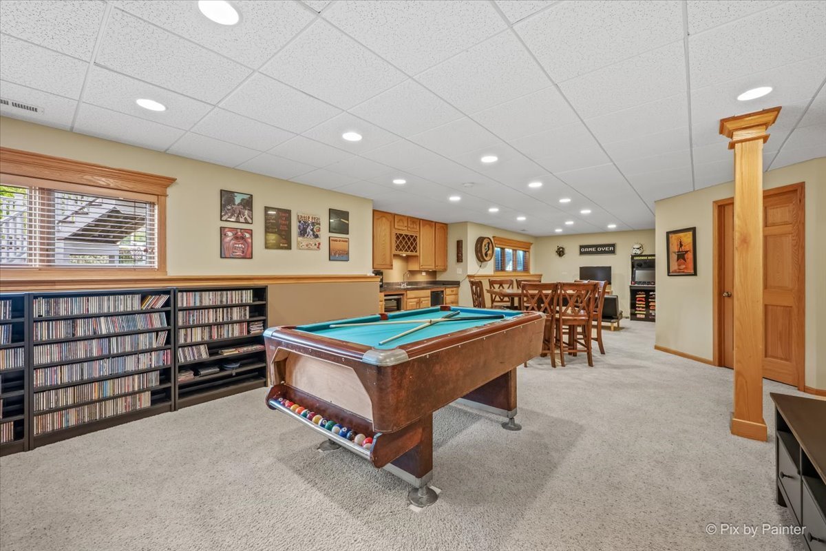 7104 Dove Way Cary, IL 60013 - Photo 48 of 82 a room with furniture and window