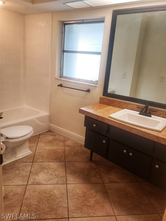 5692 Eichen Circle Fort Myers, FL 33919 - Photo 22 of 33 a bathroom with a sink a toilet and tub