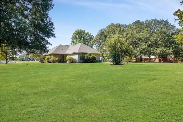 $275,000 | 17379 Oak Hollow Drive, Ponchatoula, LA 70454